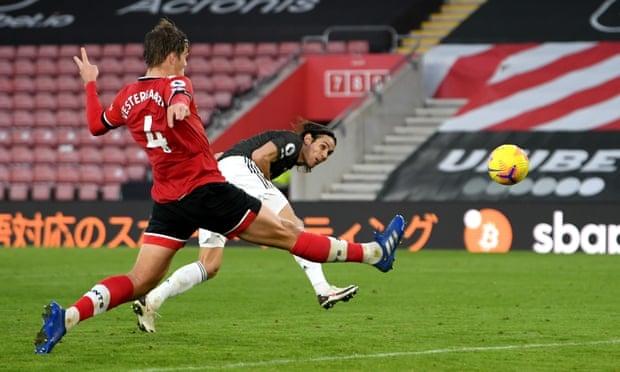 Cavani giật 3 điểm về cho Man Utd