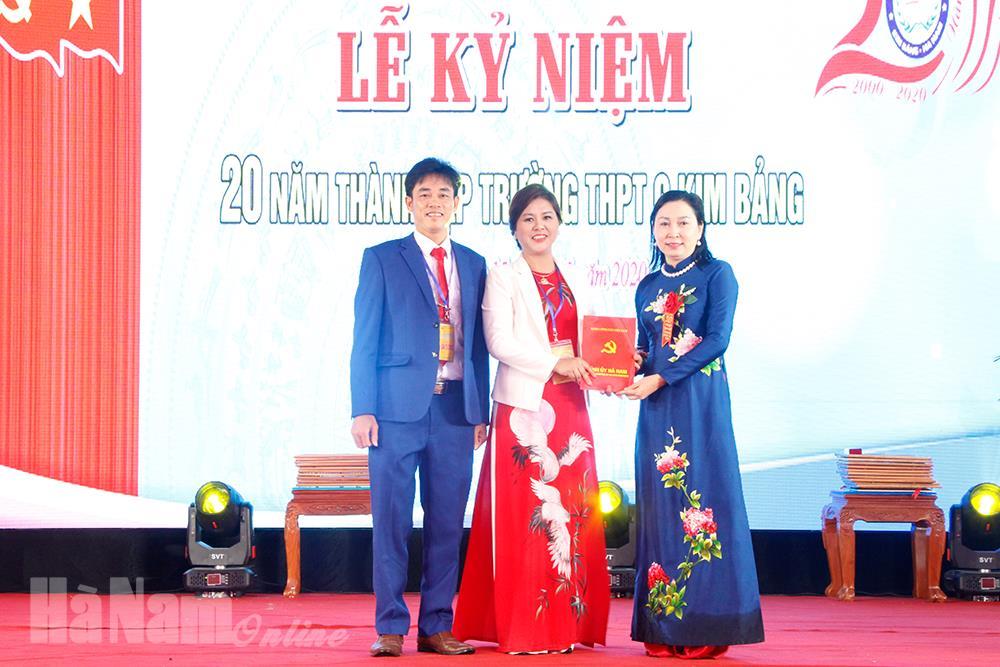 Lãnh đạo tỉnh thăm, chúc mừng ngày Nhà giáo Việt Nam