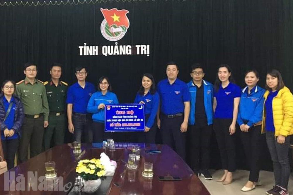 Tỉnh đoàn Hà Nam thăm, tặng quà nhân dân xã Hướng Lập, huyện Hướng Hóa (Quảng Trị)