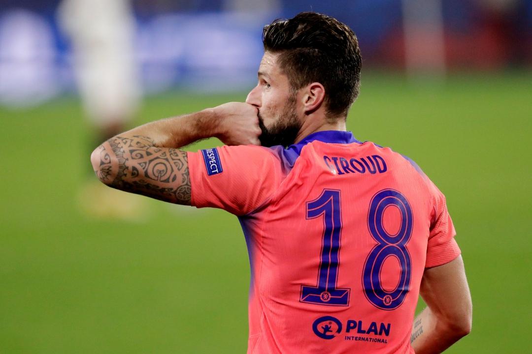 Giroud lập poker vào lưới Sevilla, Chelsea giành ngôi nhất bảng E