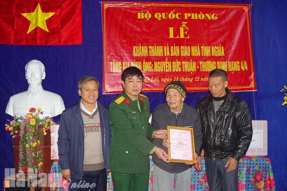 Ban CHQS huyện Kim Bảng bàn giao nhà tình nghĩa tại xã Thụy Lôi