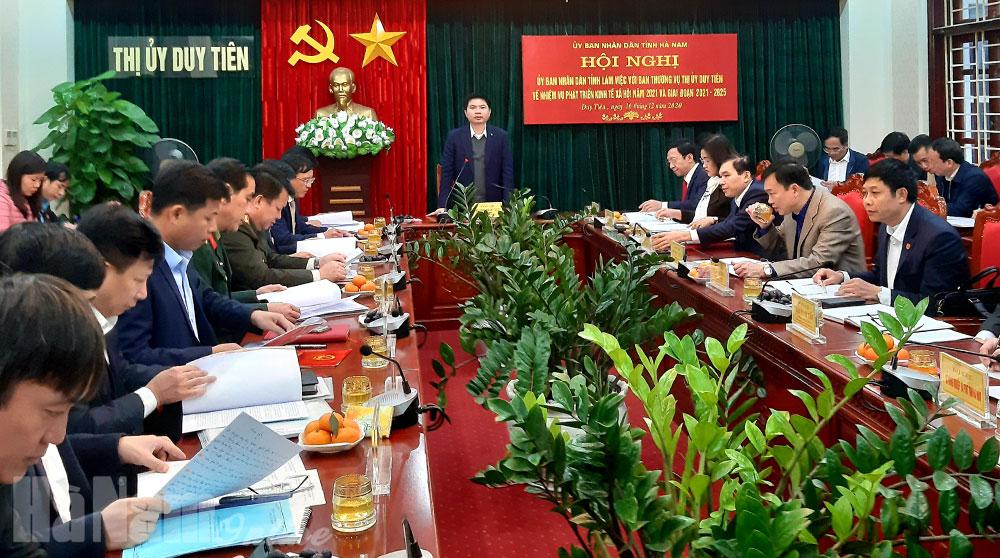 Lãnh đạo UBND tỉnh làm việc với BTV Thị ủy Duy Tiên