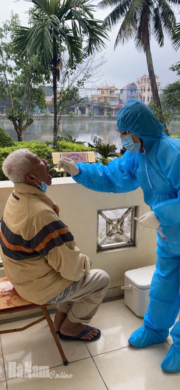 Xung kích trên tuyến đầu chống dịch Covid-19