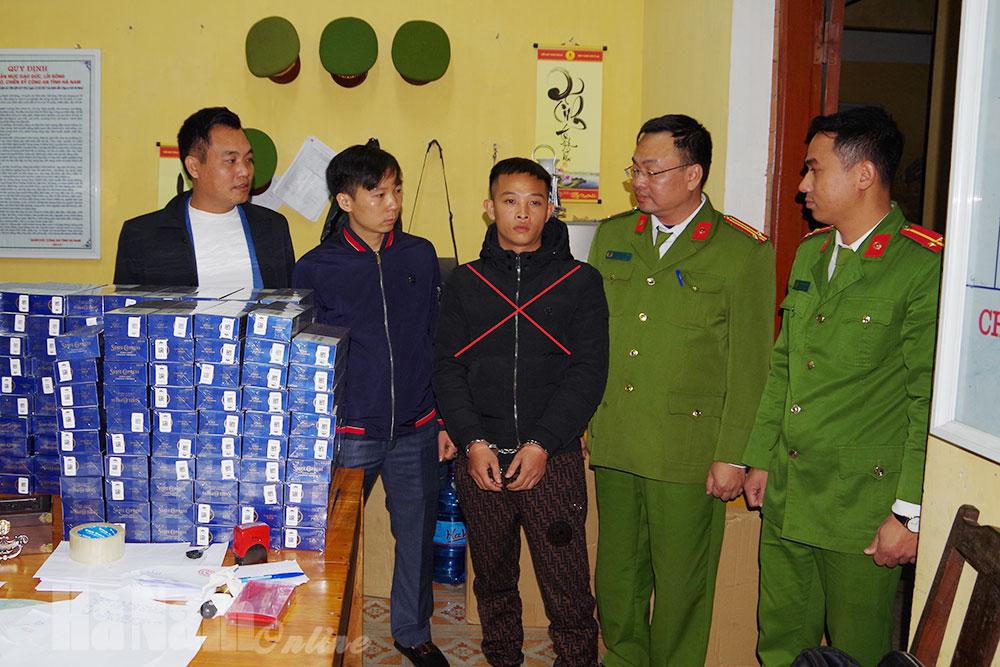 Tạm giữ đối tượng buôn bán 2 nghìn bao thuốc lá lậu