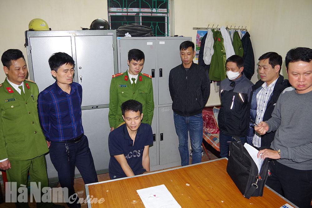 Công an phường Lam Hạ bắt quả tang đối tượng tàng trữ chất ma túy