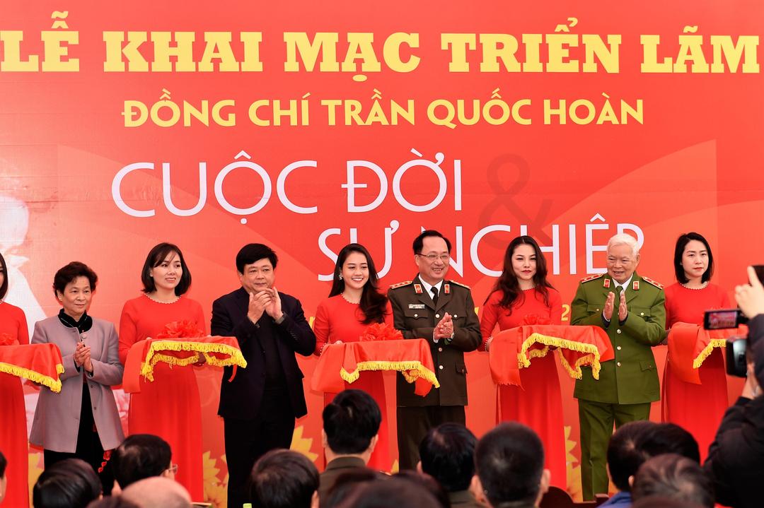 Triển lãm về Cuộc đời và sự nghiệp đồng chí Trần Quốc Hoàn