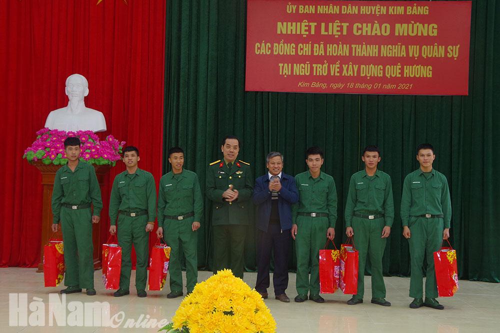 Kim Bảng đón gần 200 quân nhân xuất ngũ trở về địa phương