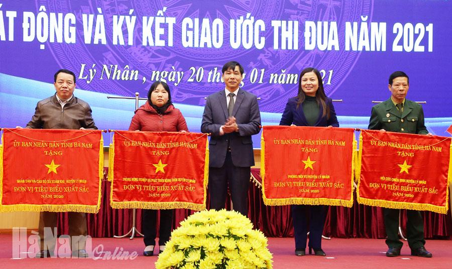 Lý Nhân phát động phong trào thi đua năm 2021