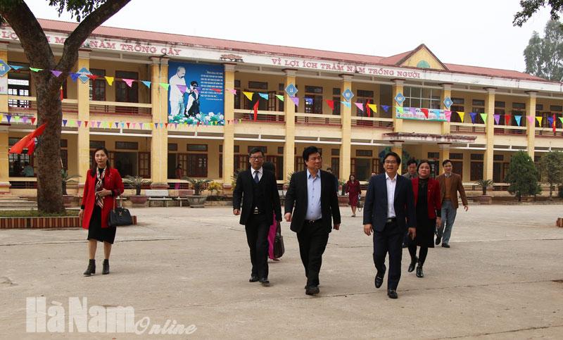 Thứ trưởng Bộ GD&ĐT kiểm tra công tác thực hiện nhiệm vụ GDPT tại Hà Nam