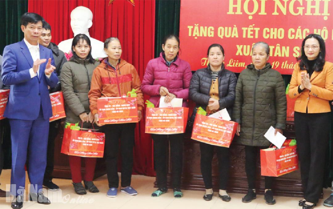 Toàn xã hội chăm lo Tết cho người cao tuổi