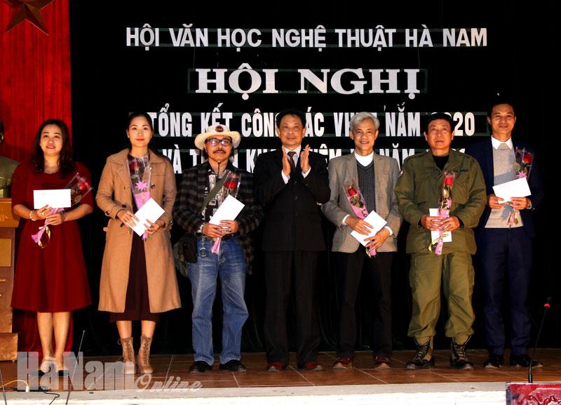 Nhiều tác phẩm văn học nghệ thuật ra mắt công chúng năm 2020