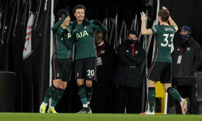 Tottenham thắng nhờ bàn đá phản