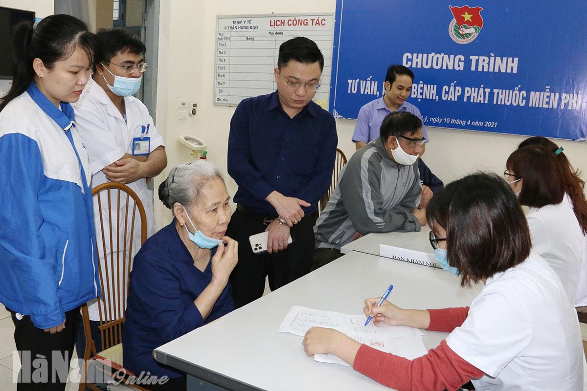 200 đối tượng chính sách, người có công phường Trần Hưng Đạo được khám bệnh, tư vấn và cấp phát thuốc miễn phí