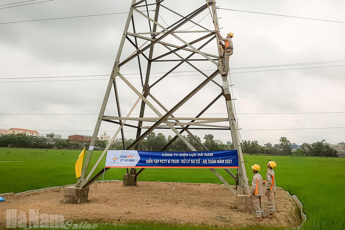 Công ty Điện lực Hà Nam tổ chức diễn tập Phòng chống thiên tai và tìm kiếm cứu nạn năm 2021