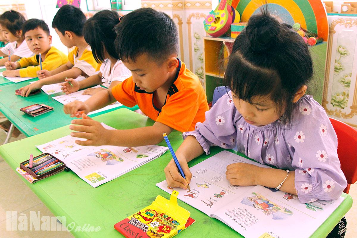 Tăng cường hỗ trợ trẻ mầm non 5 tuổi chuẩn bị vào học lớp một