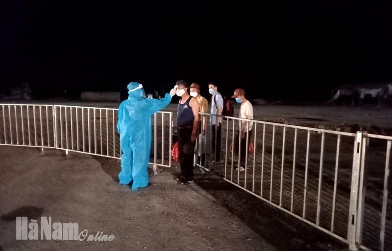 78/88 trường hợp F1 liên quan đến ca bệnh ở thị trấn Quế có kết quả âm tính