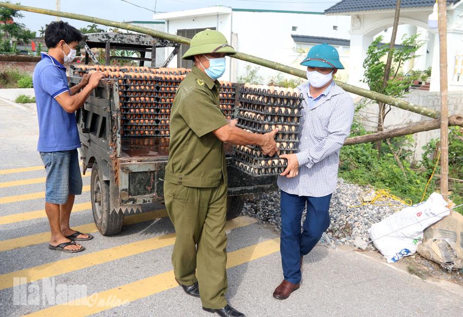 Xã Công Lý đảm bảo nhu yếu phẩm cho người dân trong thời gian cách ly