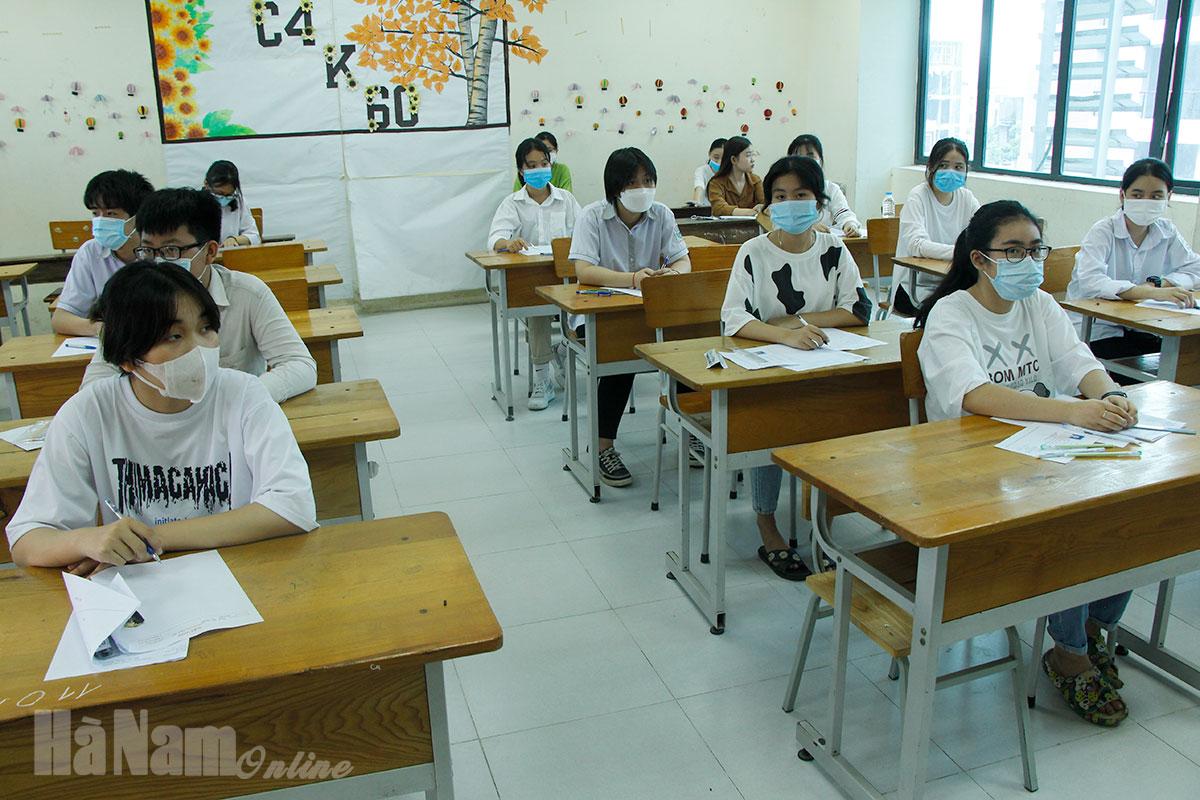 Kết thúc Kỳ thi vào lớp 10 chuyên Biên Hòa năm học 2021-2022