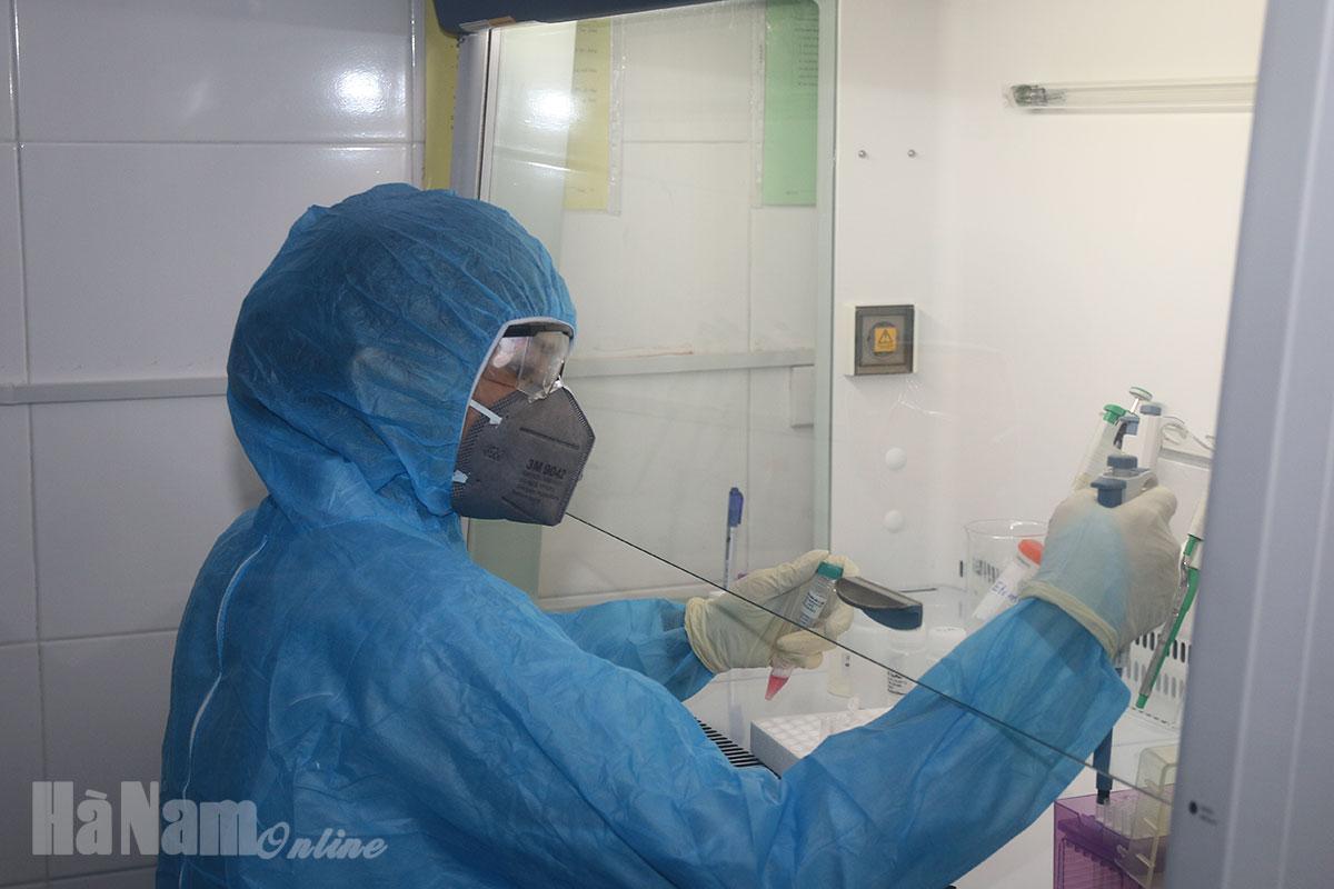 Một lái xe nhà ở xã Thi Sơn (Kim Bảng) dương tính với SARS-CoV-2