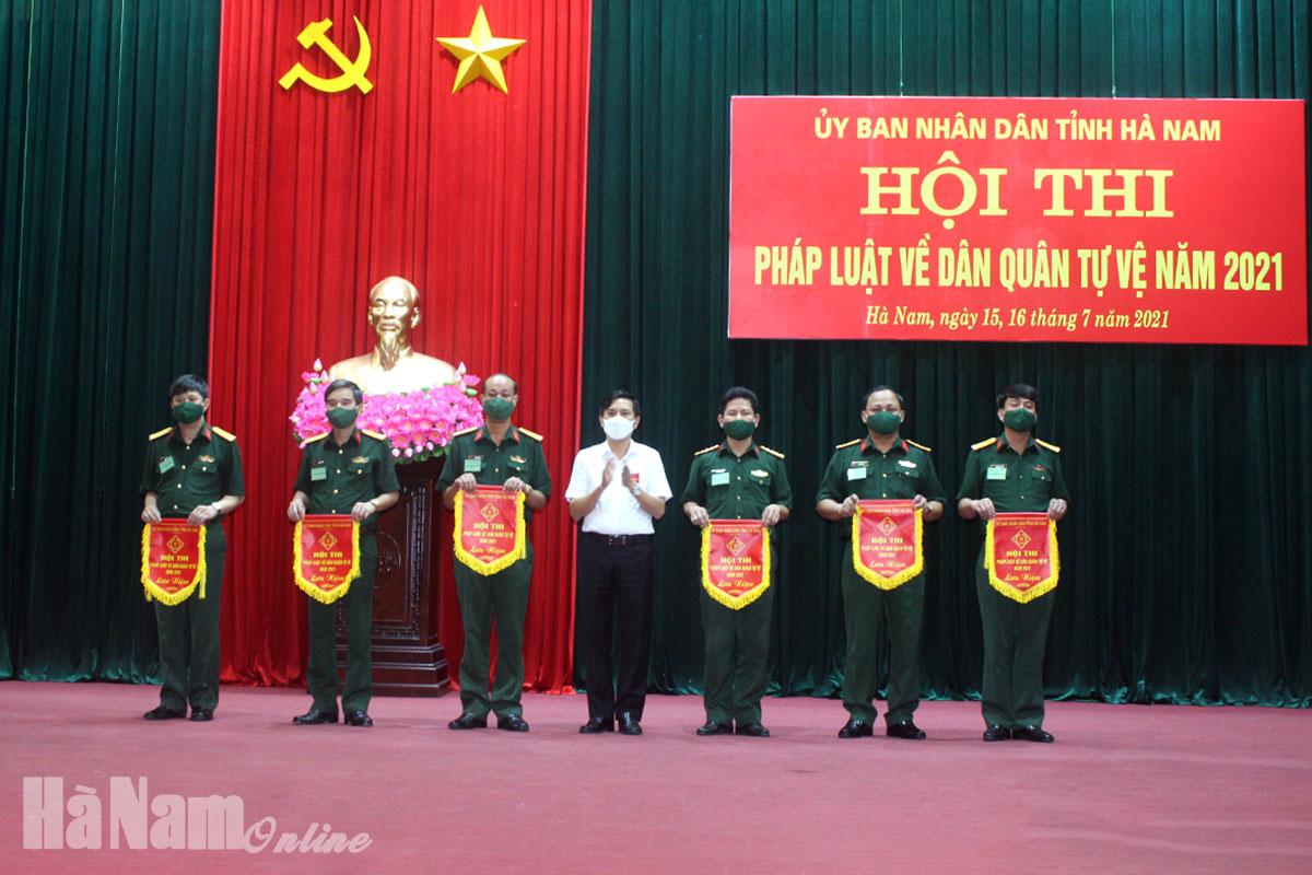 Khai mạc hội thi pháp luật về dân quân tự vệ