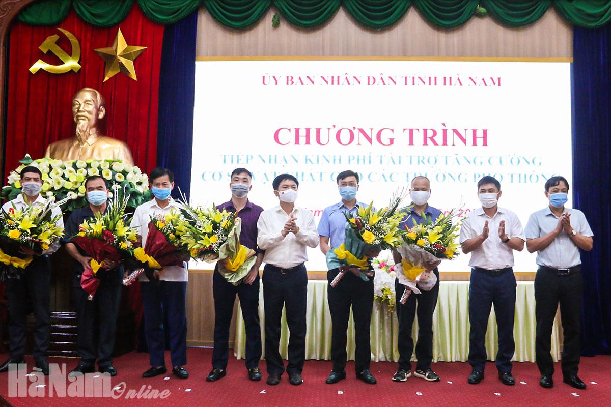 Tiếp nhận kinh phí tài trợ tăng cường cơ sở vật chất cho các trường phổ thông năm học 2021 – 2022