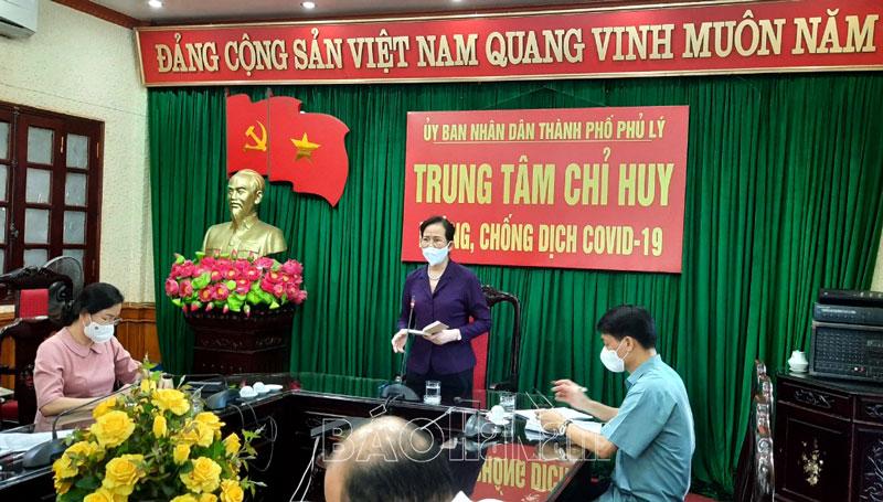 Đồng chí Bí thư Tỉnh ủy Lê Thị Thuỷ yêu cầu thành phố Phủ Lý bằng mọi giá phải dập được dịch