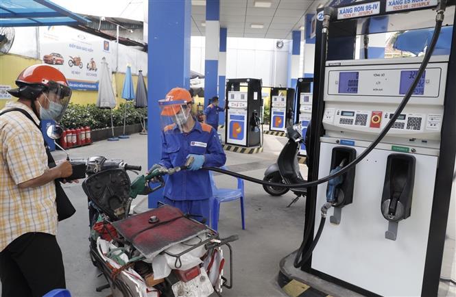 Xăng tăng gần 1.500 đồng/lít từ 15 giờ ngày 26/10