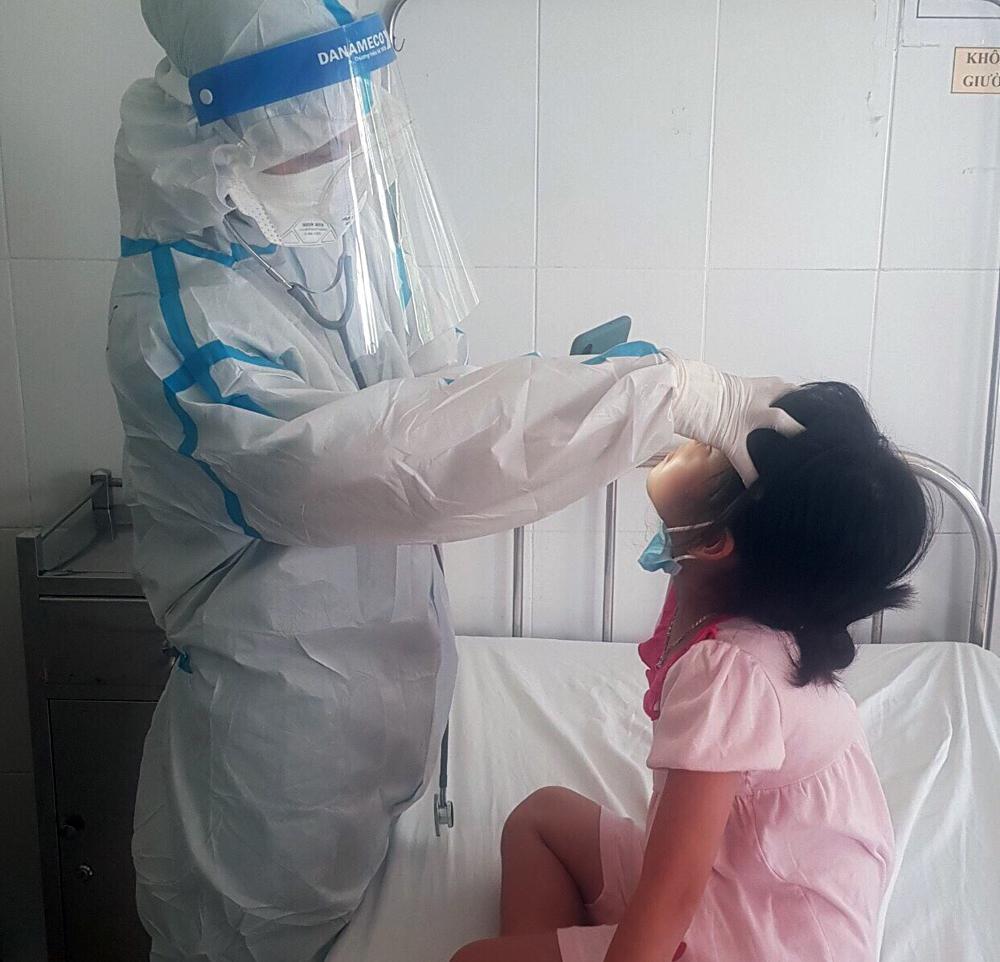 Bộ Y tế ra Hướng dẫn điều trị COVID-19 đối với trẻ em