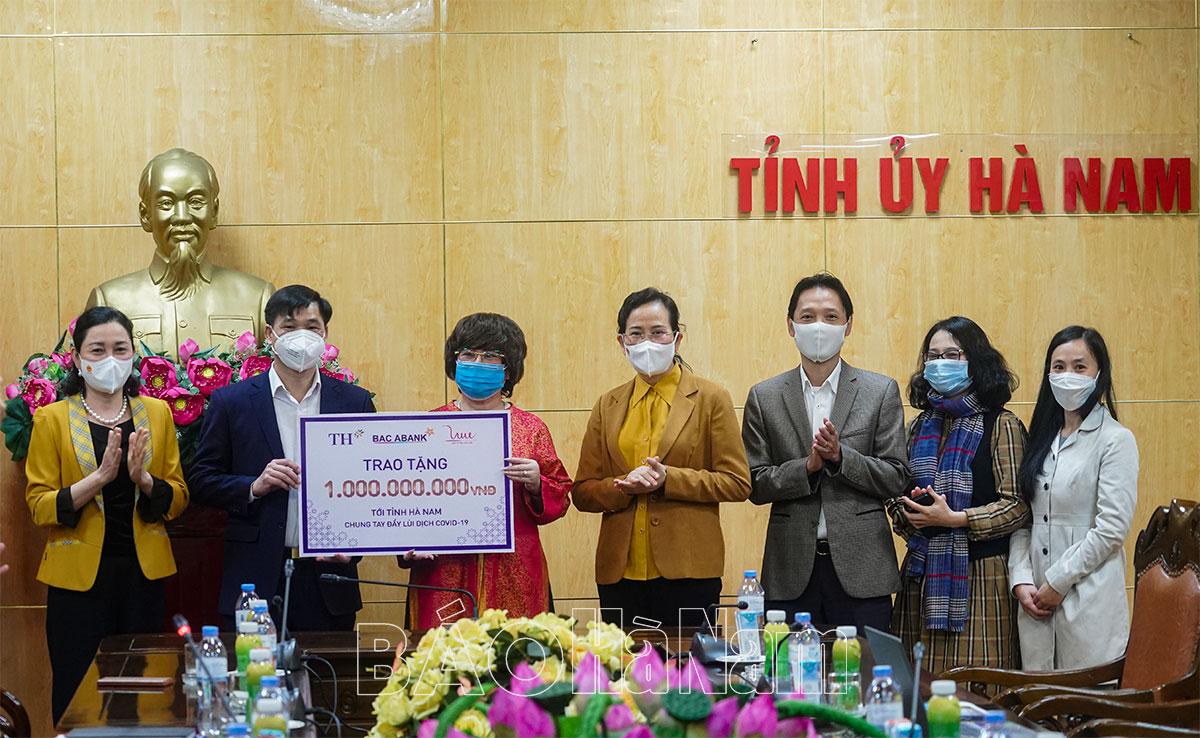 Tập đoàn TH ủng hộ 1 tỷ đồng cho công tác phòng, chống dịch Covid-19 trên địa bàn tỉnh