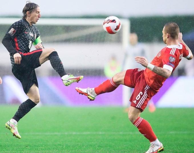 Bàn đá phản giúp Croatia dự World Cup 2022