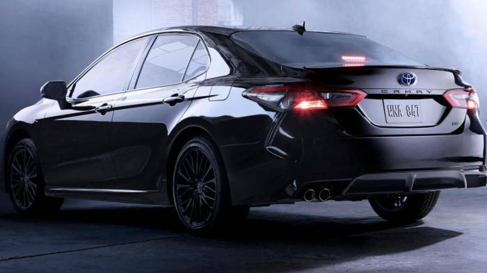Toyota Camry 2022 thêm phiên bản mới, giá từ 587 triệu đồng