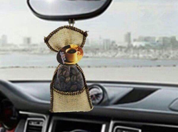 Những cách đơn giản giúp đánh bay mùi khó chịu trên xe mới