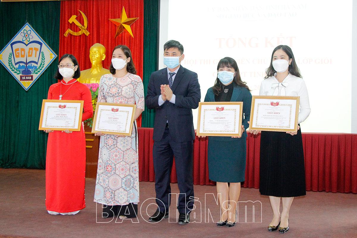 15 giáo viên đạt danh hiệu Giáo viên chủ nhiệm giỏi cấp THPT năm học 2021-2022