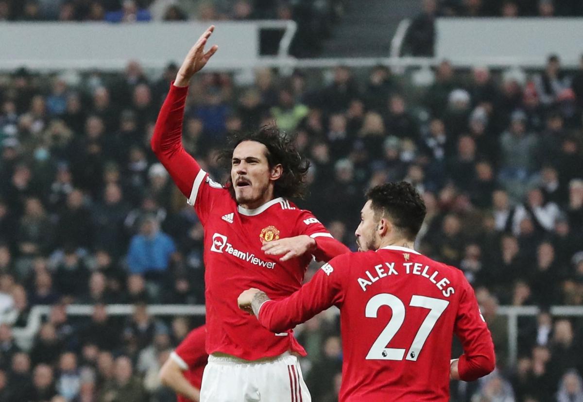 Edinson Cavani ghi bàn, MU thoát thua trên sân Newcastle