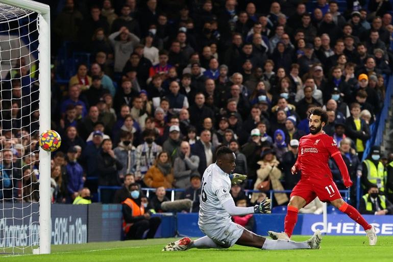 Liverpool tuột chiến thắng trước Chelsea trong bốn phút