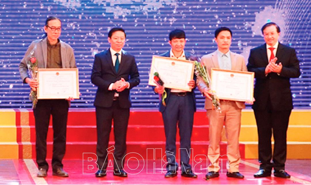 Phạm Văn Hòa: Đặt dấu mốc mới cho mỹ thuật Hà Nam