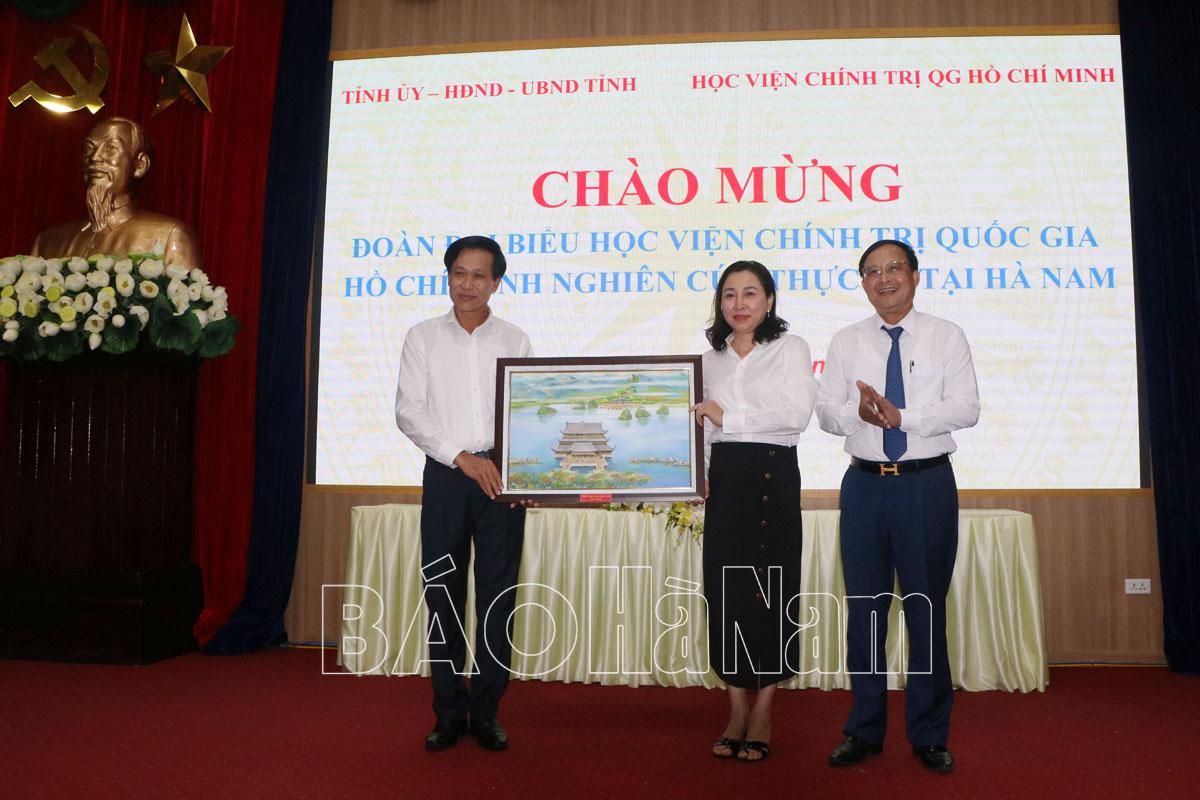 Đoàn công tác Học viện Chính trị Quốc gia Hồ Chí Minh làm việc tại Hà Nam