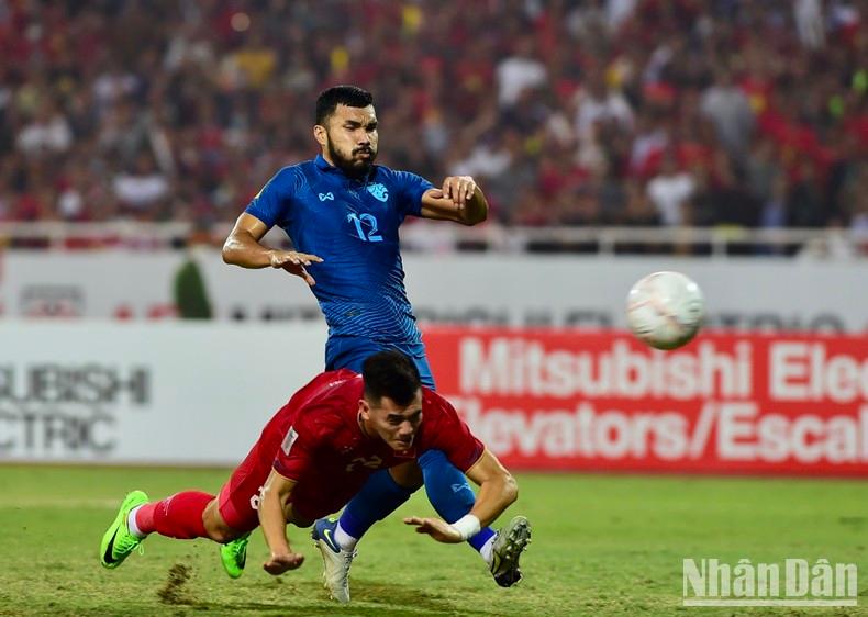 Việt Nam hòa Thái Lan 2-2 trong trận chung kết lượt đi