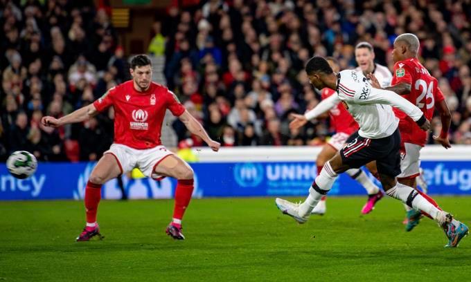 Man Utd đặt một chân vào chung kết Cup Liên đoàn