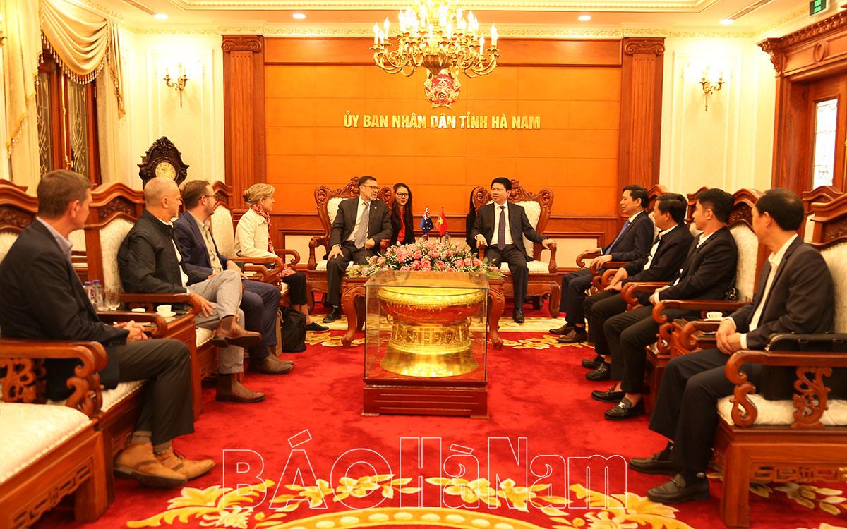 Đồng chí Chủ tịch UBND tỉnh Trương Quốc Huy tiếp và làm việc với Đại sứ Australia tại Việt Nam