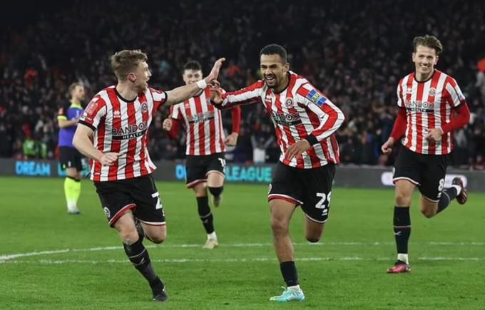 Tottenham bị loại khỏi Cup FA