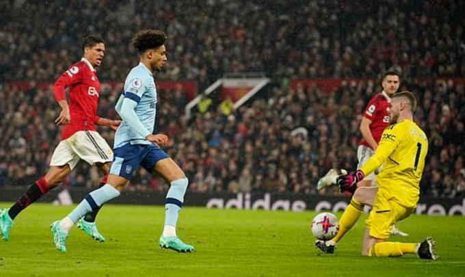 Thắng Brentford, Man Utd trở lại Top 4