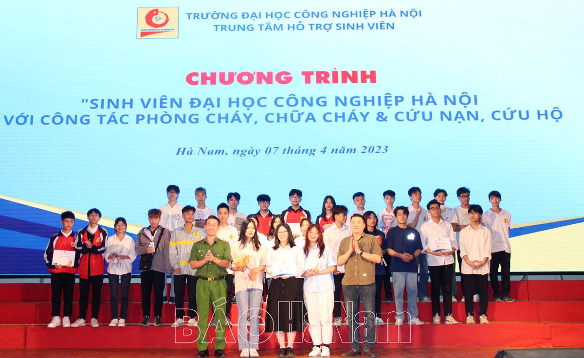 Thi tuyên truyền về phòng cháy chữa cháy trong sinh viên Trường Đại học Công nghiệp Hà Nội (cơ sở Hà Nam)