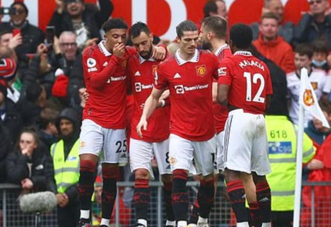 Man Utd giải mã thành công Aston Villa
