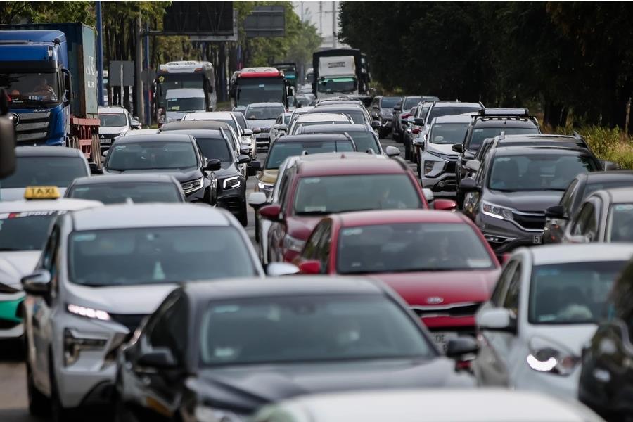 Kinh nghiệm lái xe trở lại thành phố an toàn sau dịp lễ, tránh tắc đường