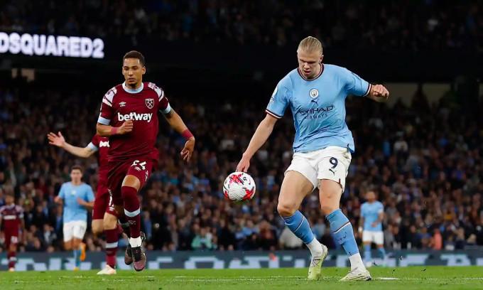 Man City đòi lại đỉnh bảng từ Arsenal