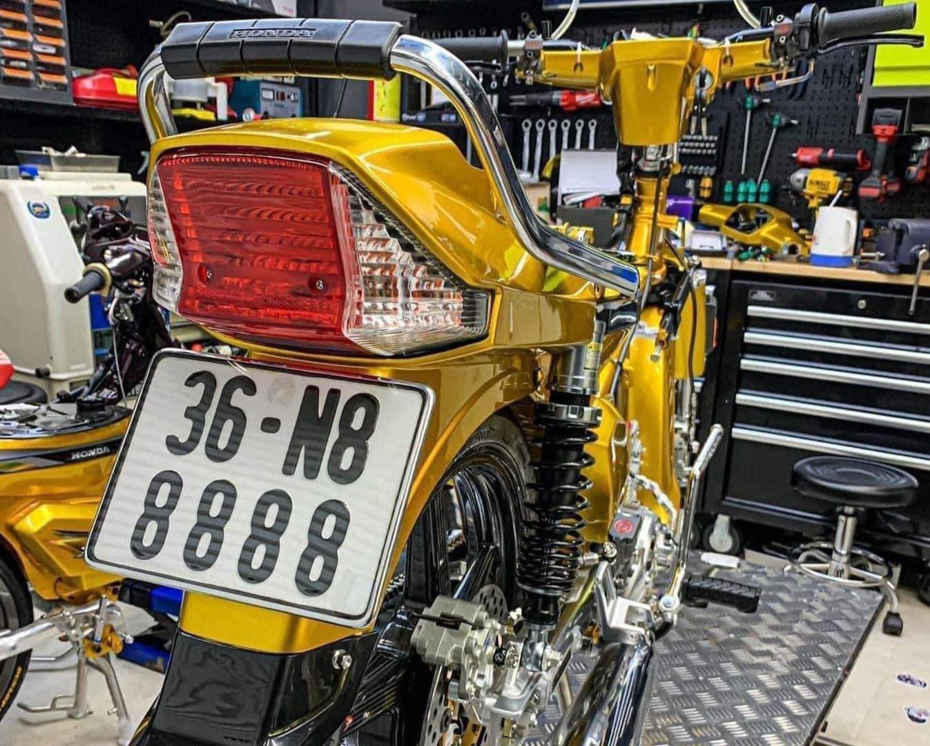 Dân chơi Hải Phòng bỏ 1 tỷ đồng độ xe Sufat thành Honda Dream Thái cực chất