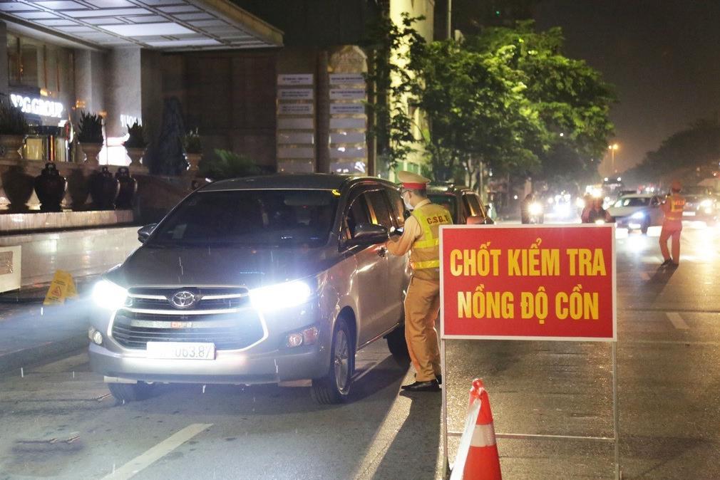 Người mượn xe vi phạm nồng độ cồn thì chủ xe có bị phạt và giữ xe không?