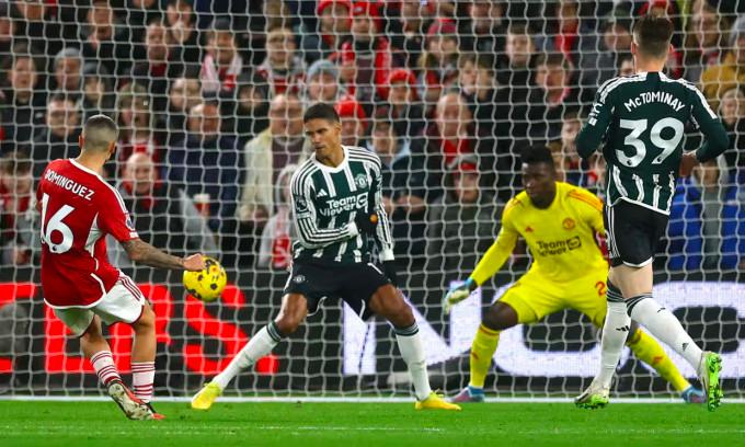 Man Utd thua đội đứng thứ 16