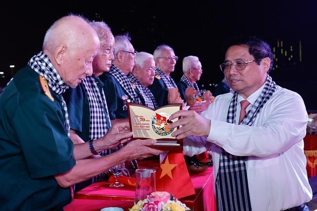 Cầu truyền hình “Dưới lá cờ Quyết thắng” - Tái hiện bức tranh toàn cảnh về Chiến thắng Điện Biên Phủ